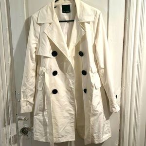 White trench coat, size 6